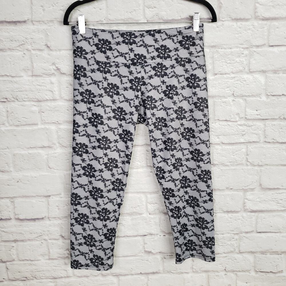 Onzie Capri Leggings Black Gray Floral Lace Print Size M/L